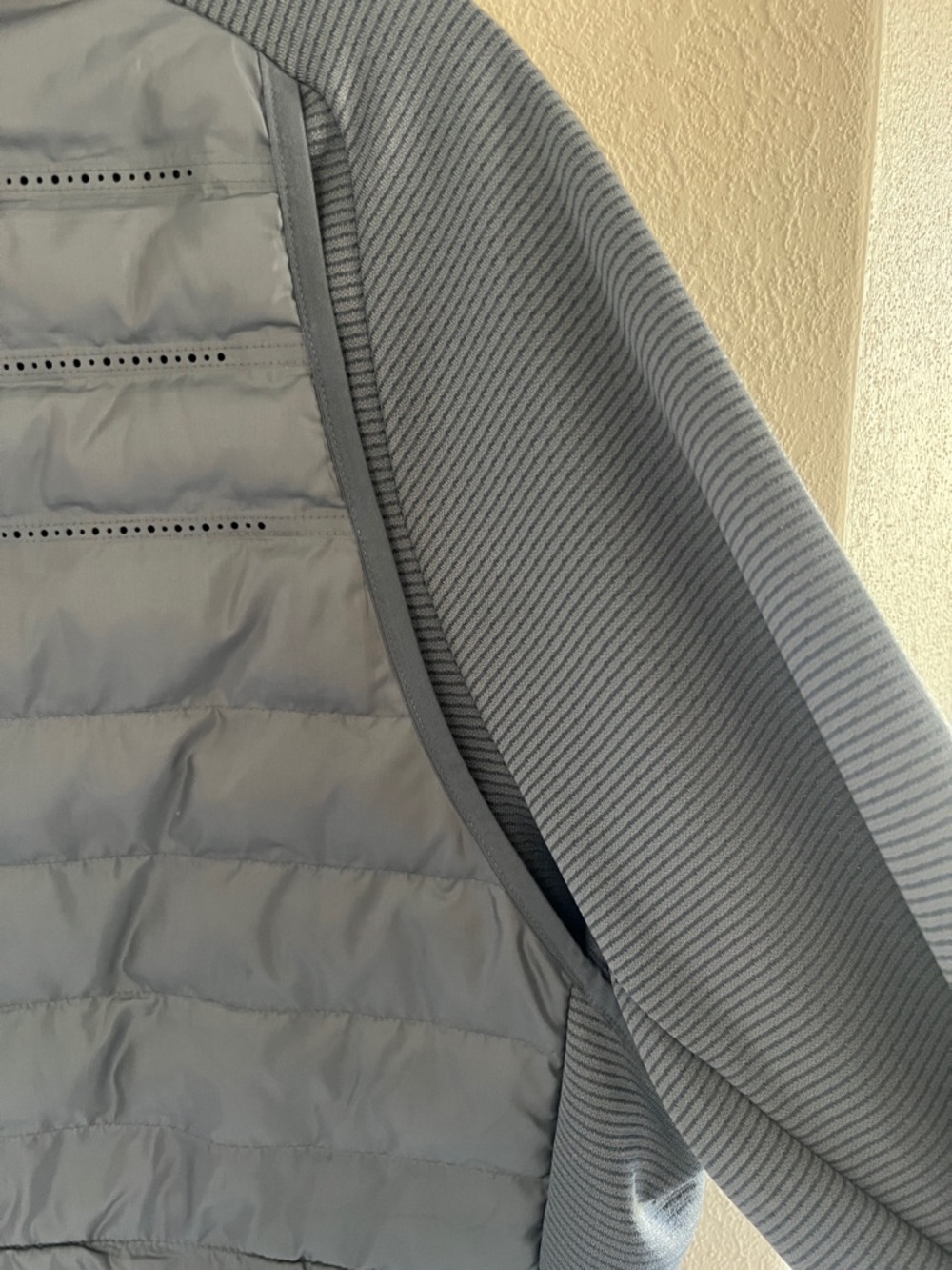 Nike Grey Quilted Golf Full-Zip Jacket with Silver Swoosh size XL - Picture 4 of 4